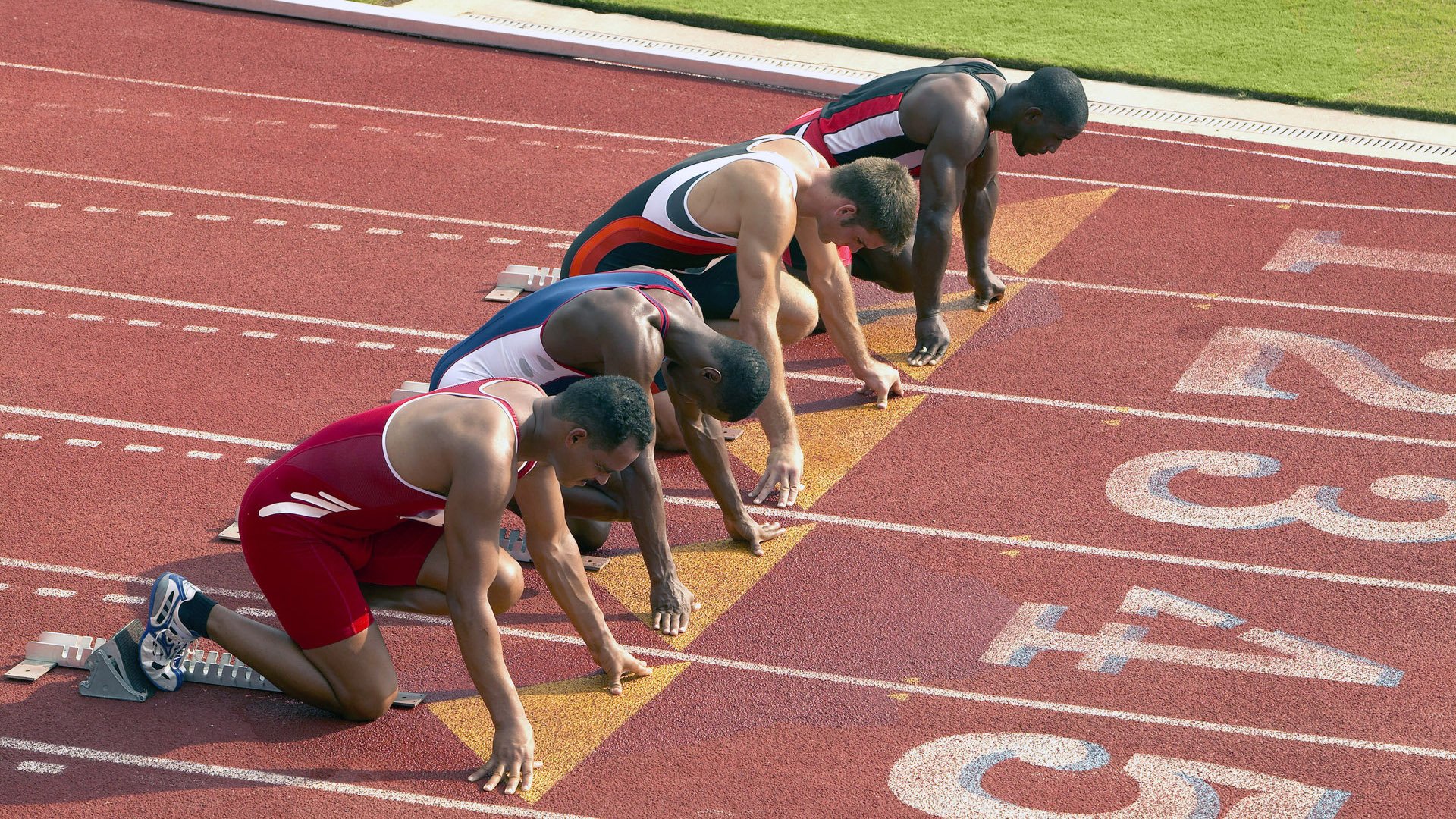红与黑的孤勇，当哈斯在银石掀起风暴，诺里斯却用一场孤独的统治改写了F1的剧本